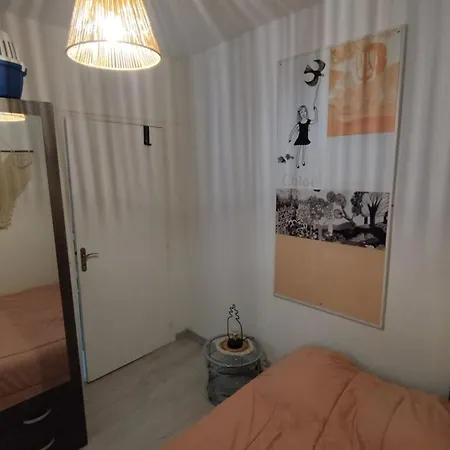 Semesterbostad Maison Cosy A 1200m De La